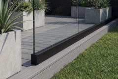 Fully frameless balustrade on composite decking