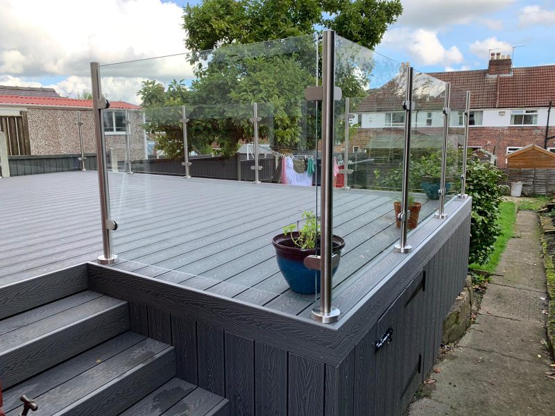 frameless glass balustrade for decking