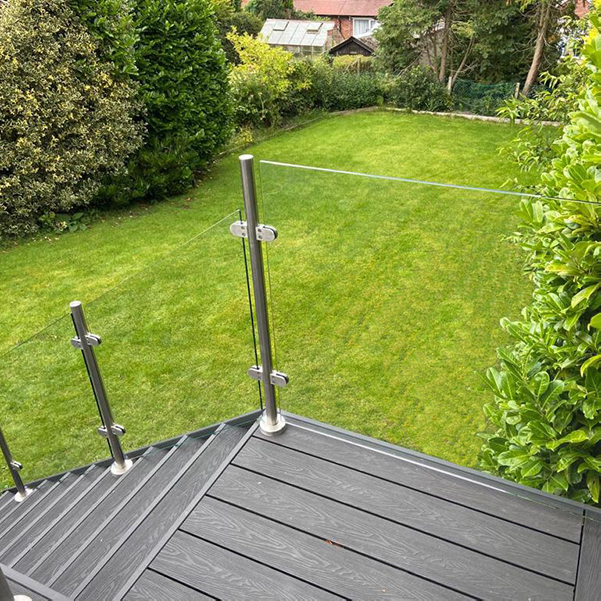 semi frameless glass balustrade on stairs