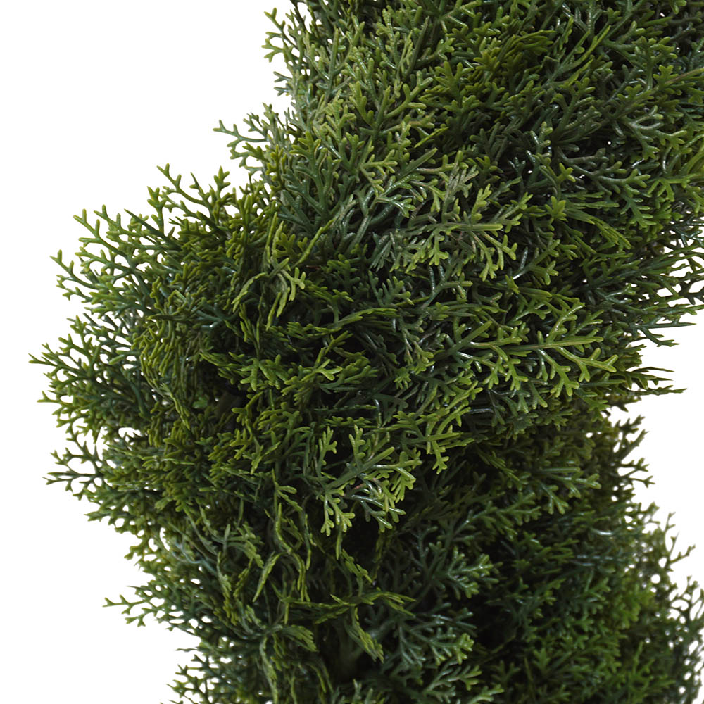 close up of faux foliage of the outdoor plant