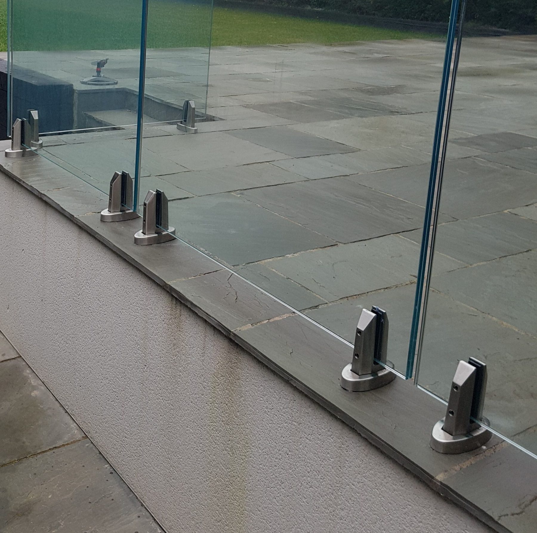 spigot glass balustrade glass